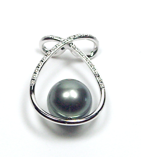 pendentif perle de tahiti sur or 18 carats et diamants